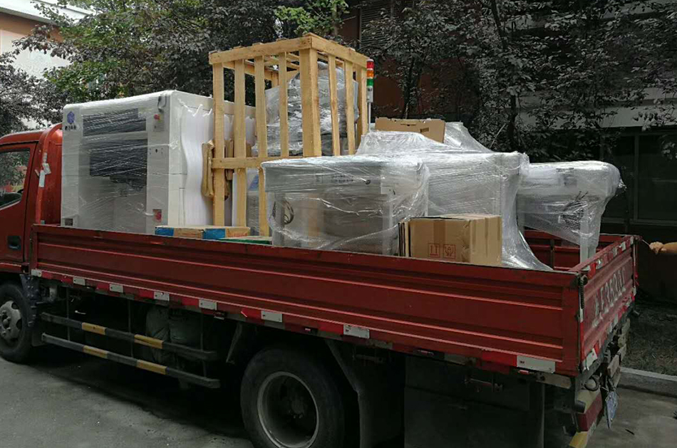 天長客戶SMT設(shè)備專車送貨，貨到上門安裝調(diào)試