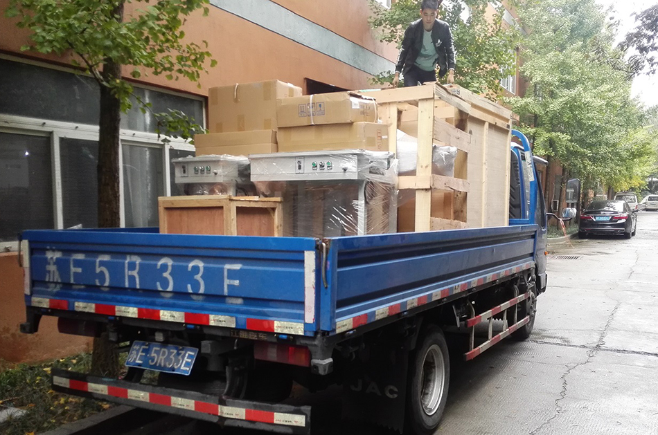 常州客戶SMT設(shè)備專車(chē)送貨，貨到上門(mén)安裝調(diào)試