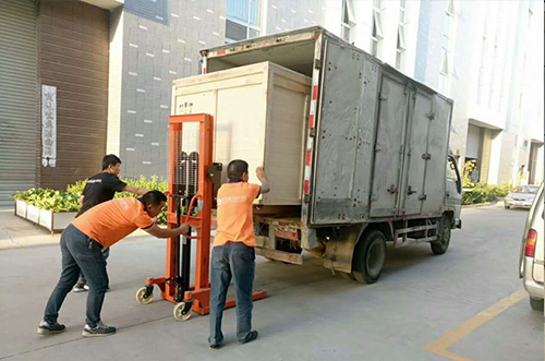 蘭州客戶(hù)SMT設(shè)備專(zhuān)車(chē)送貨，貨到上門(mén)安裝調(diào)試