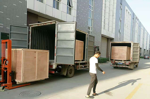 宜興客戶SMT設備專車送貨，貨到上門安裝調(diào)試