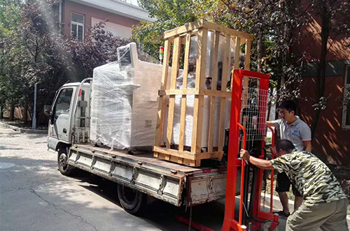 常熟客戶SMT設(shè)備專車送貨，貨到上門安裝調(diào)試