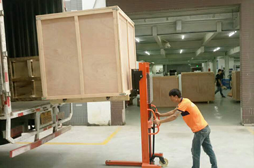 宣城客戶SMT設(shè)備專車送貨，貨到上門安裝調(diào)試