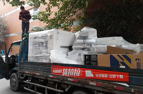 昆山客戶SMT設備專車送貨，貨到上門安裝調試