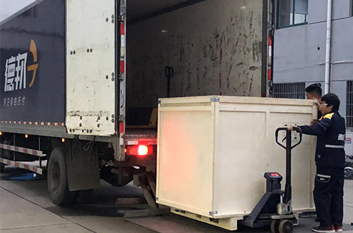 寧德客戶SMT設(shè)備專車送貨，貨到上門安裝調(diào)試