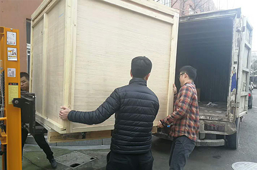 麗水客戶SMT設(shè)備專車送貨，貨到上門安裝調(diào)試